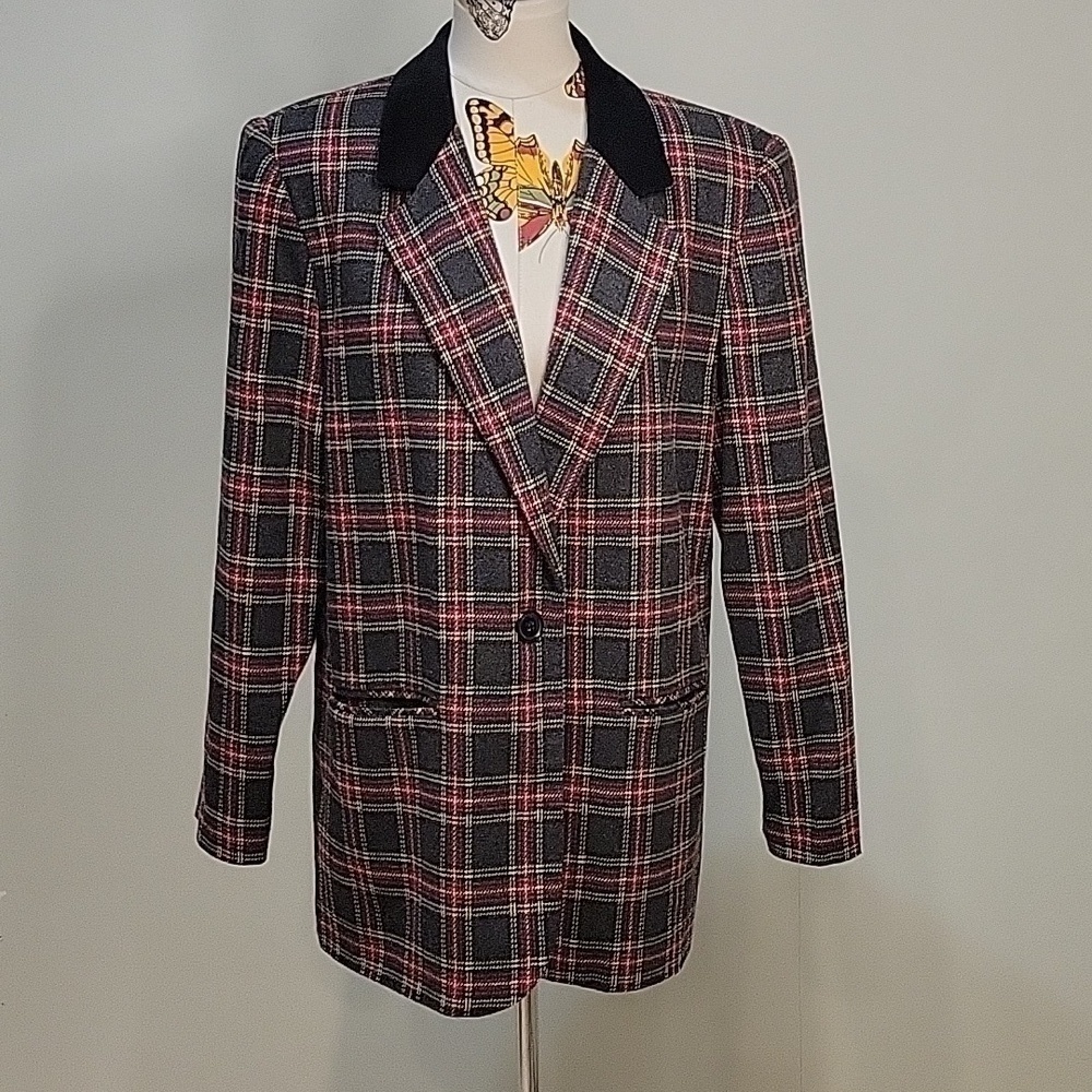 Vintage wool blend Sag Harbor plaid tartan blazer.  Shoulder pads.  Size 14